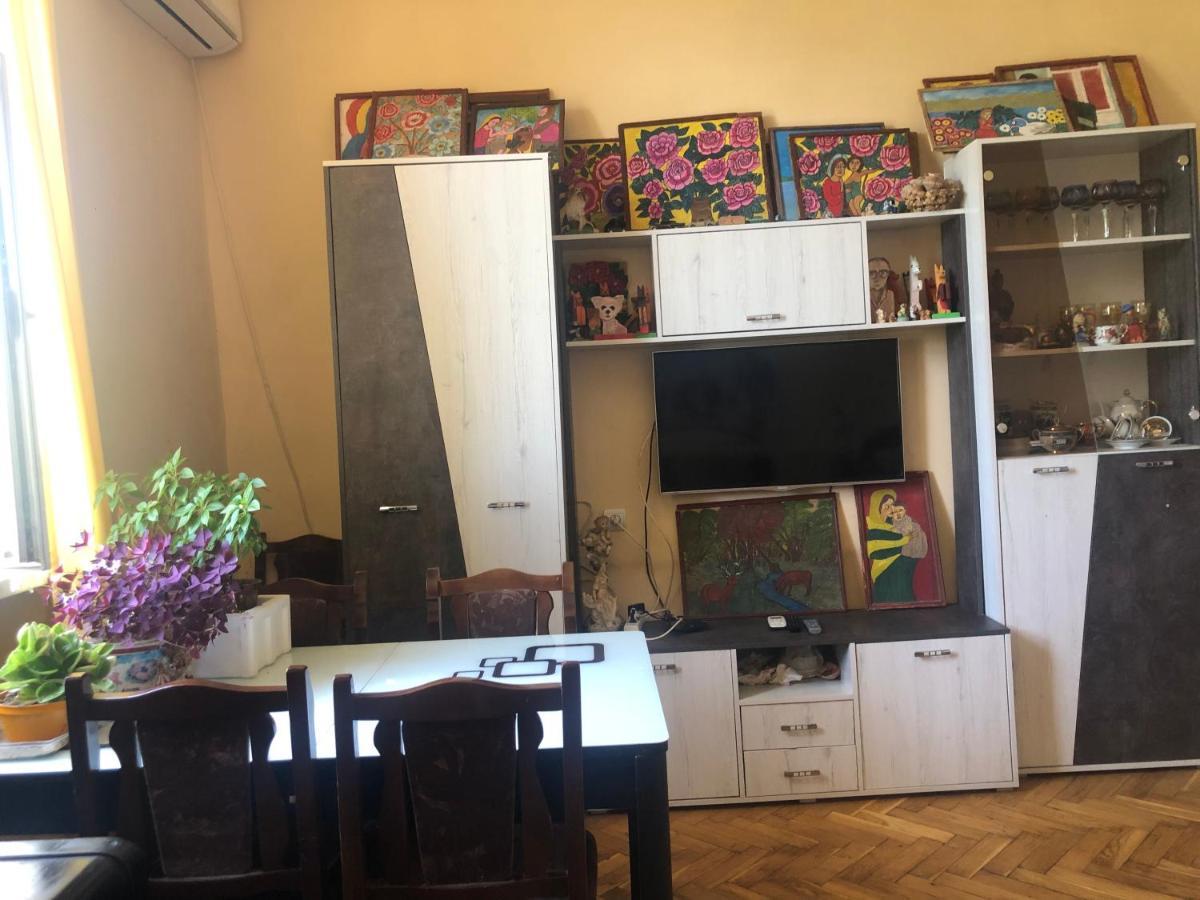 Karson Family Hostel & Guest House Yerevan Bagian luar foto