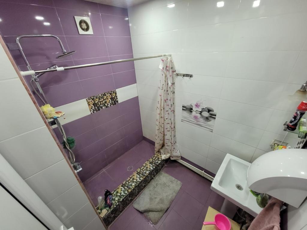 Karson Family Hostel & Guest House Yerevan Bagian luar foto
