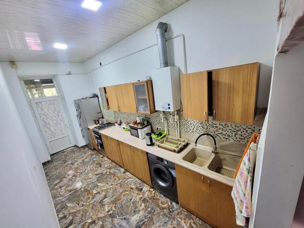 Karson Family Hostel & Guest House Yerevan Bagian luar foto