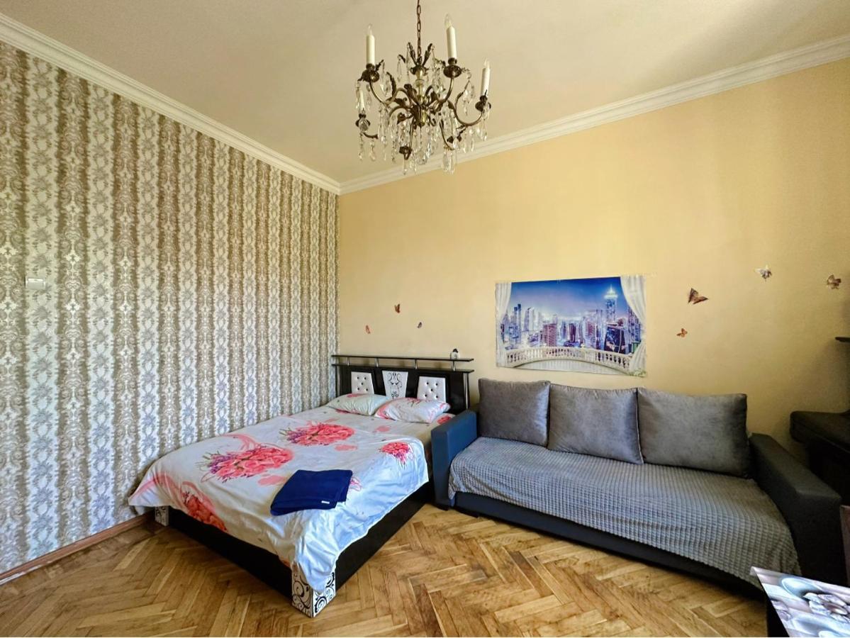 Karson Family Hostel & Guest House Yerevan Bagian luar foto