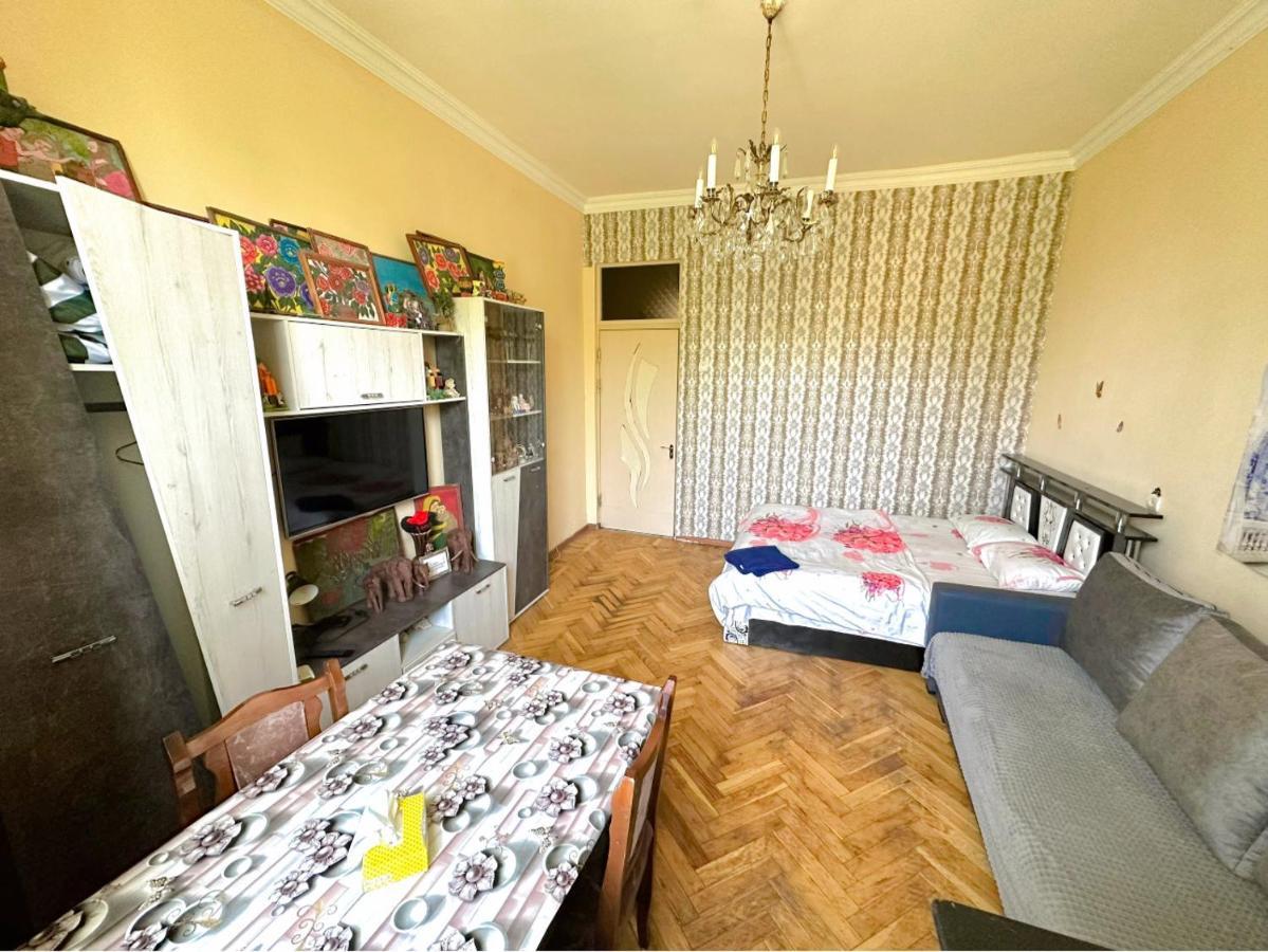 Karson Family Hostel & Guest House Yerevan Bagian luar foto