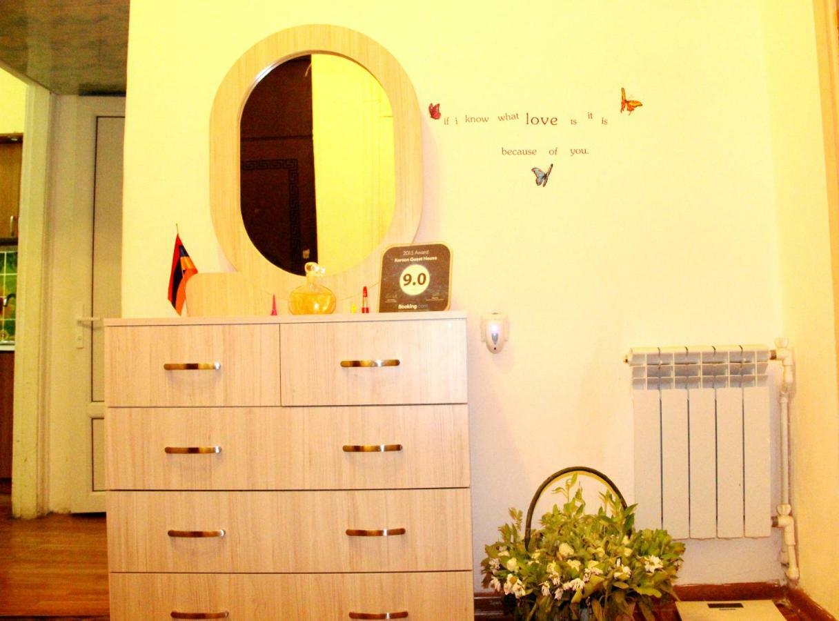Karson Family Hostel & Guest House Yerevan Bagian luar foto